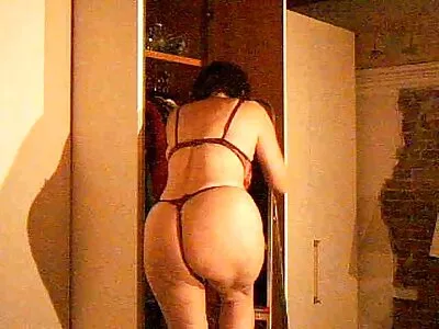 સેક્સી MILF યુવાન કોક વિડિઓ માંગે છે (એશ્લે ફાયર)