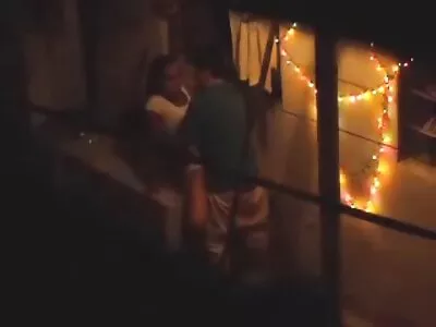 ડેઝી સ્ટોન રફ ગુદાને પસંદ કરે છે