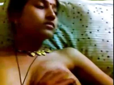 બુશ અને તુશ વિડિઓ (લોરી એલેક્સિયા)