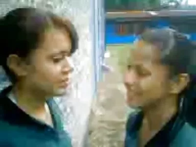 જે લવ એન્ડ લેવી કેશ તોફાની ઓફિસમાં